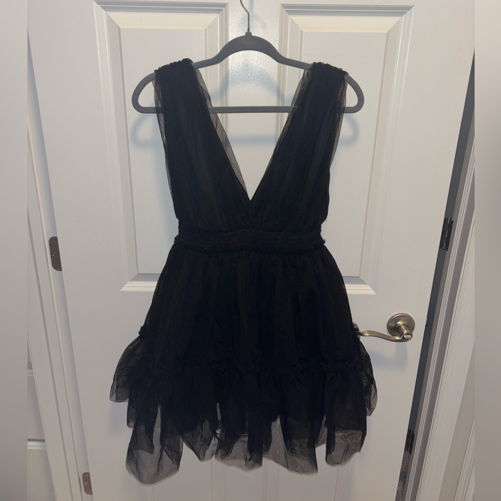 Deep V Tulle Dress in Black (Size L)